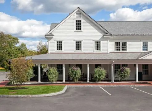 Tillyer House Hero Ext22 2022 12 16 124532 brjb