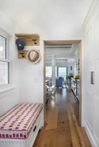 Captain John Hammond Jr House Sabrina Cole Quinn L Int Main House 29