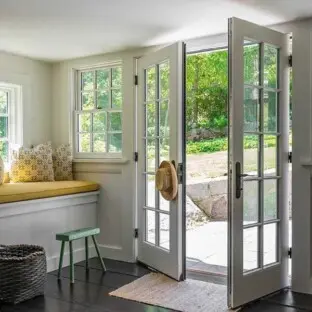 SV Design STUTCNTRST square2 2022 12 16 125002 qrlm