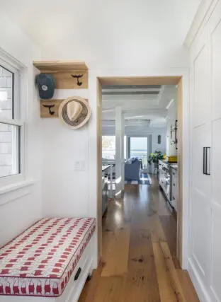 Captain John Hammond Jr House Sabrina Cole Quinn L Int Main House 29