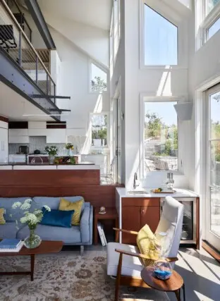 House on the Bluff Tall Interior Wet Bar Kitchen Living Space Lofts Windows Steel Beam Cape Cod Interior Design Architecture Modern Contemporary 2022 12 16 124458 idxw