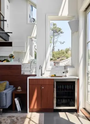House on the Bluff Tall Interior Wet Bar Kitchen Cape Cod Interior Design Architecture Modern Contemporary 2022 12 16 124504 ejul