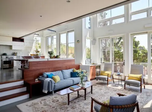 House on the Bluff Hero Interior Living Room Kitchen Dining Table Windows Modern Contemporary 2022 12 16 124505 vljy