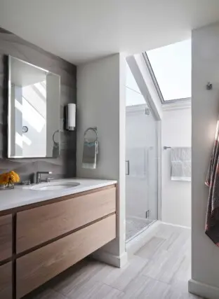 House on the Bluff Tall Interior Master Bath Cape Cod Interior Design Architecture Modern Contemporary 2022 12 16 124506 ahiw